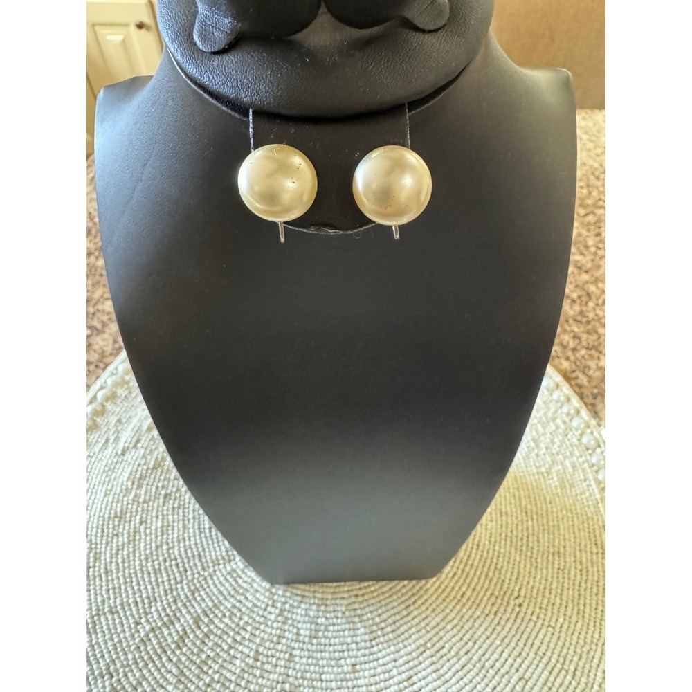 Vintage Faux Pearl Screw‎ Back Earrings Round Cream Silver Tone Classic